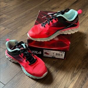 Fila Kids Vibrant pink and Black Sneakers